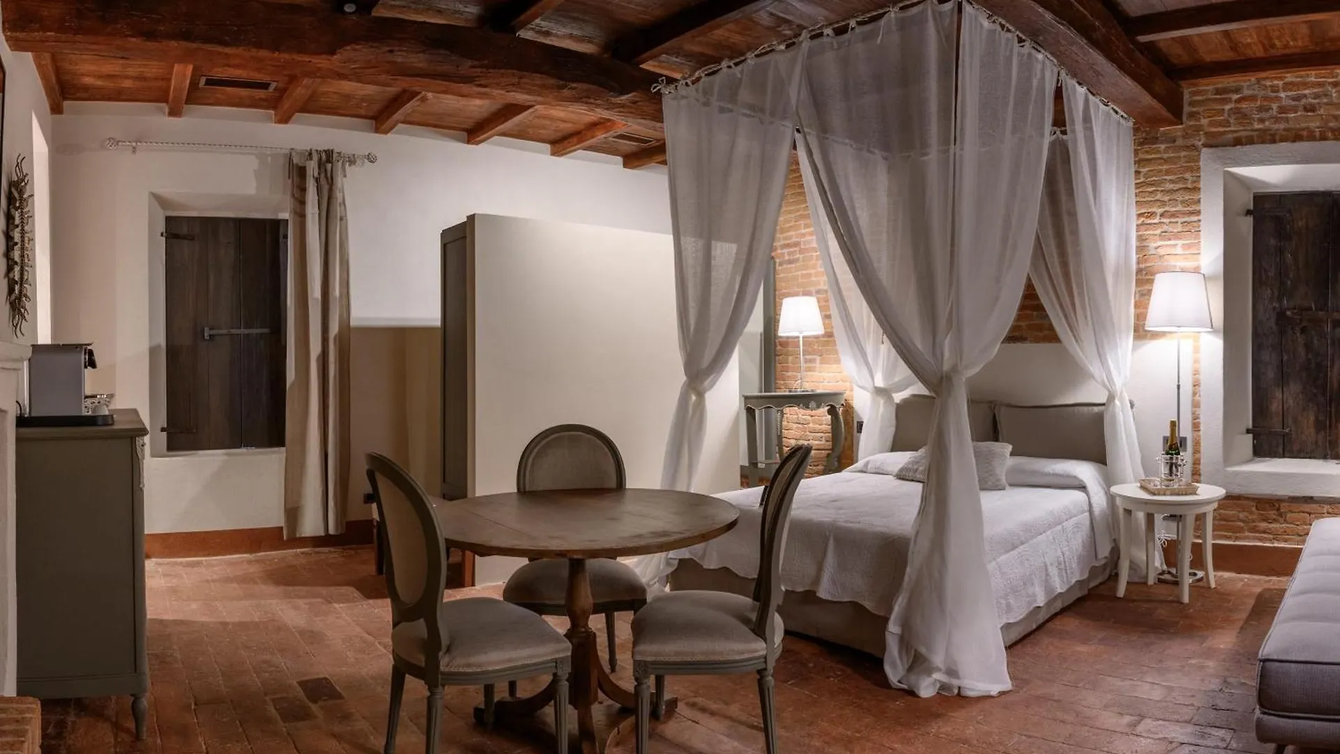 Castello Di Piovera Piovere Bed & Breakfast